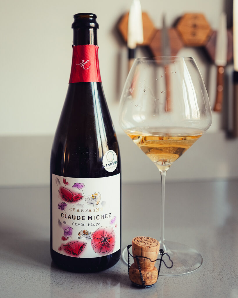 Douwe van Vindeux met flessen ambachtelijke grower champagne van kleine Franse producenten