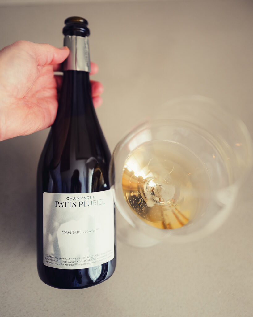 Fles Corps Simple 100% Meunier van Patis Pluriels, brut nature champagne uit de Marne-vallei