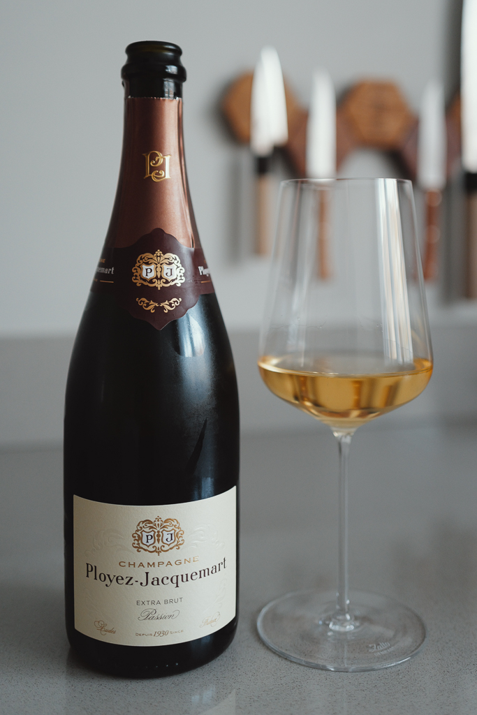 Twee flessen grower champagne van Henri Chauvet en Ployez-Jacquemart naast elkaar, geleverd door House Du Champagne.