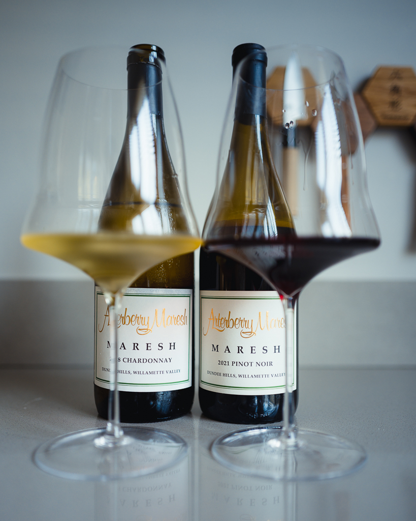 Meerdere flessen Arterberry Maresh wijn uit de Dundee Hills, Oregon