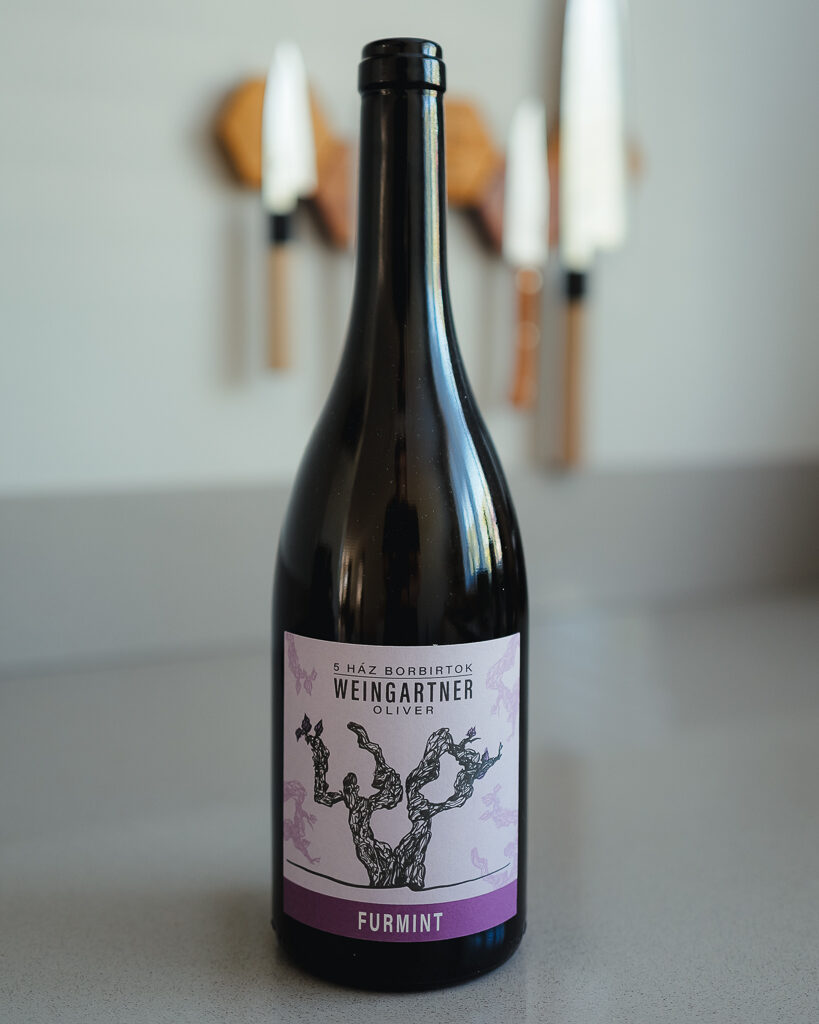 Fles Weingartner Furmint 2022, droge witte wijn van Somló, Hongarije
